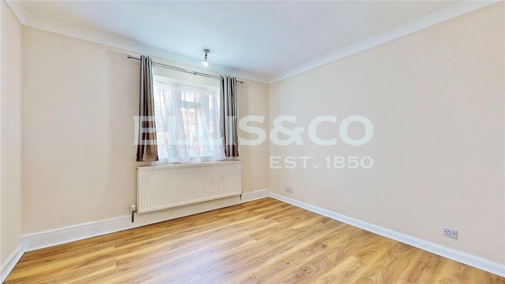 Property photo 2 of 17 Picture No. 11