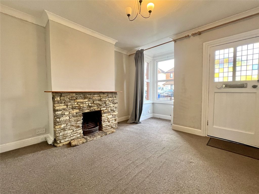 Property photo 2 of 11 Living Room