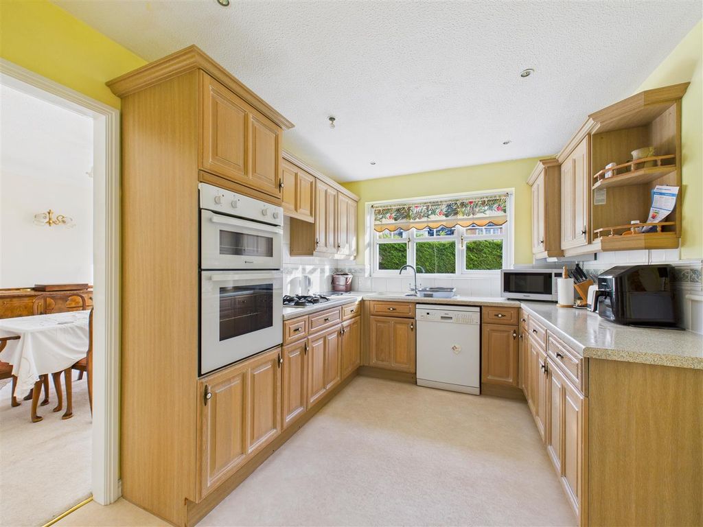 Property photo 2 of 14 Kitchen