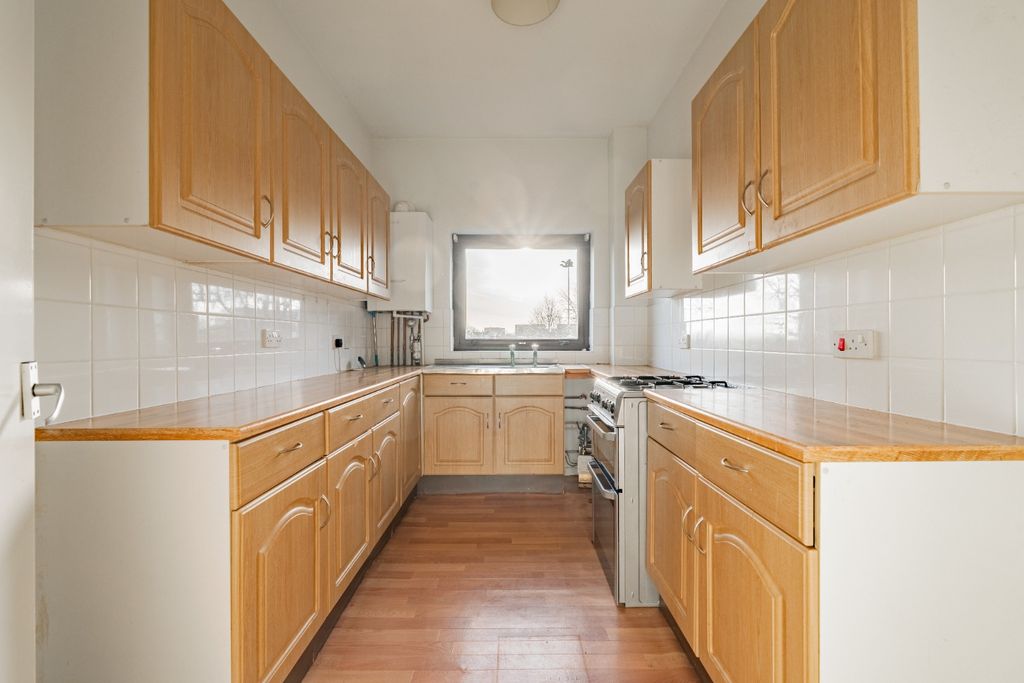 Property photo 3 of 12 4802483