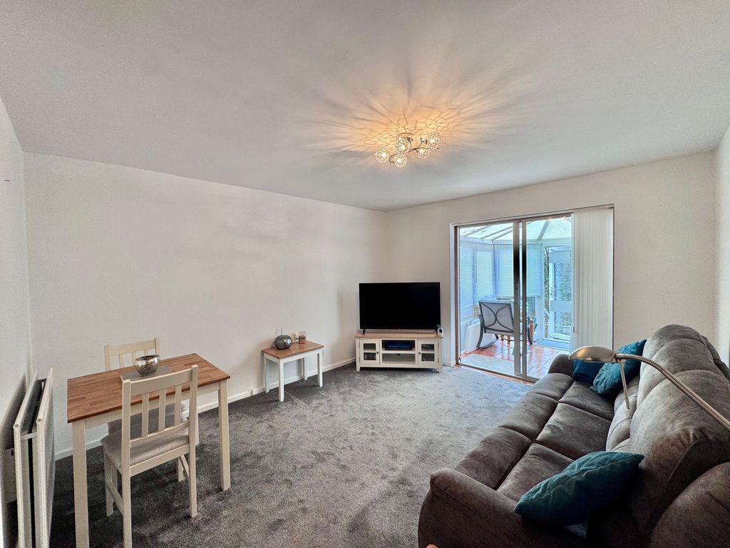 Property photo 2 of 18 Lounge Diner