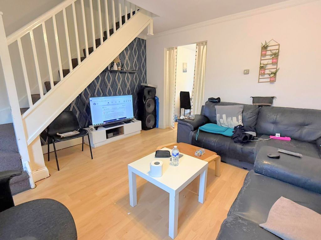 Property photo 3 of 8 Photo 7