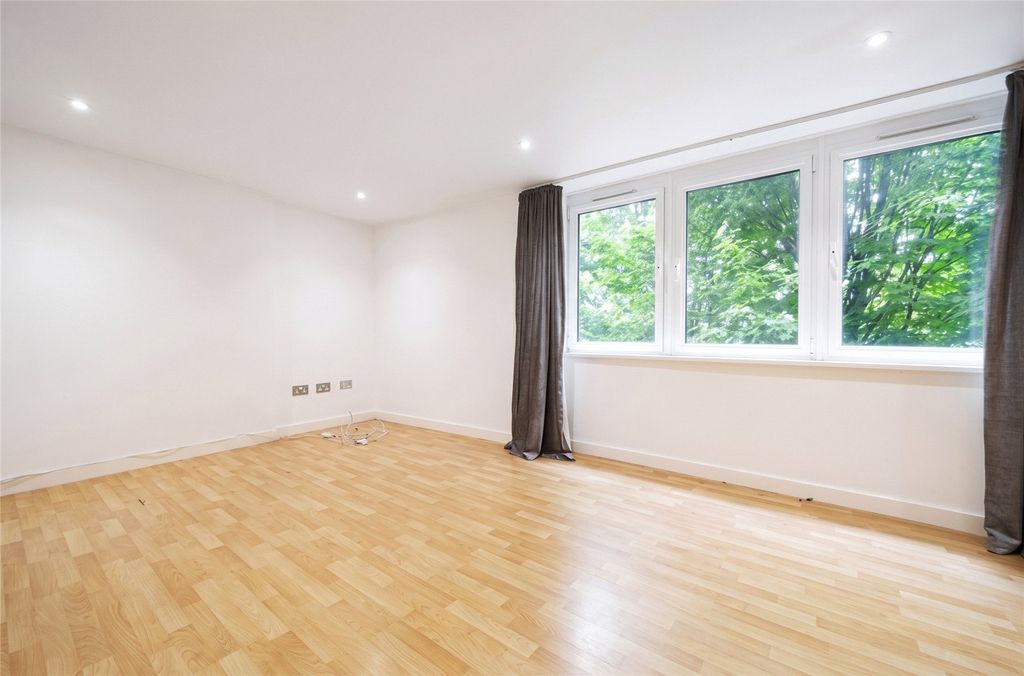 Property photo 3 of 8 Picture No. 06