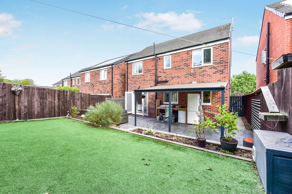 Property photo 2 of 19 Rear Garden