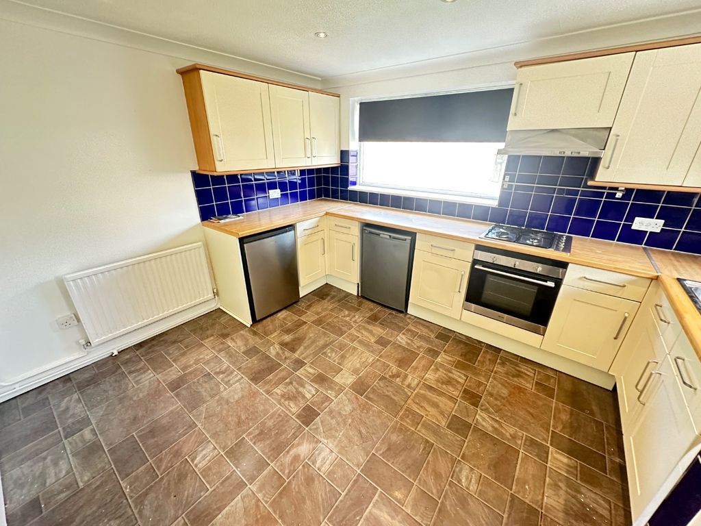 Property photo 3 of 14 5287904