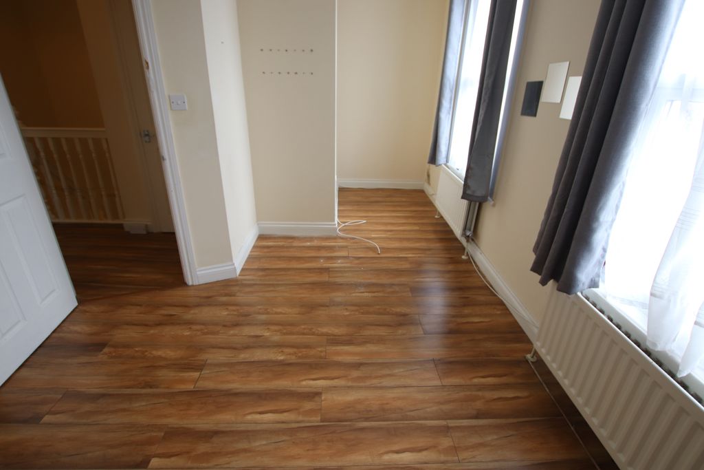Property photo 3 of 11 Gallery