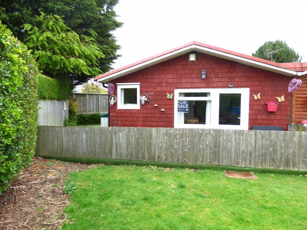 Property photo 1 of 14 3 Bedroom Semi-Detached Holiday Chalet  All Contents Included