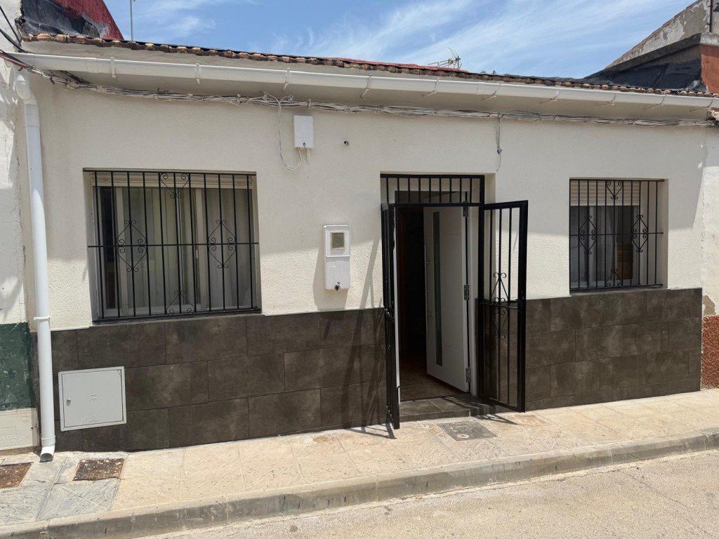 Property photo 1 of 12