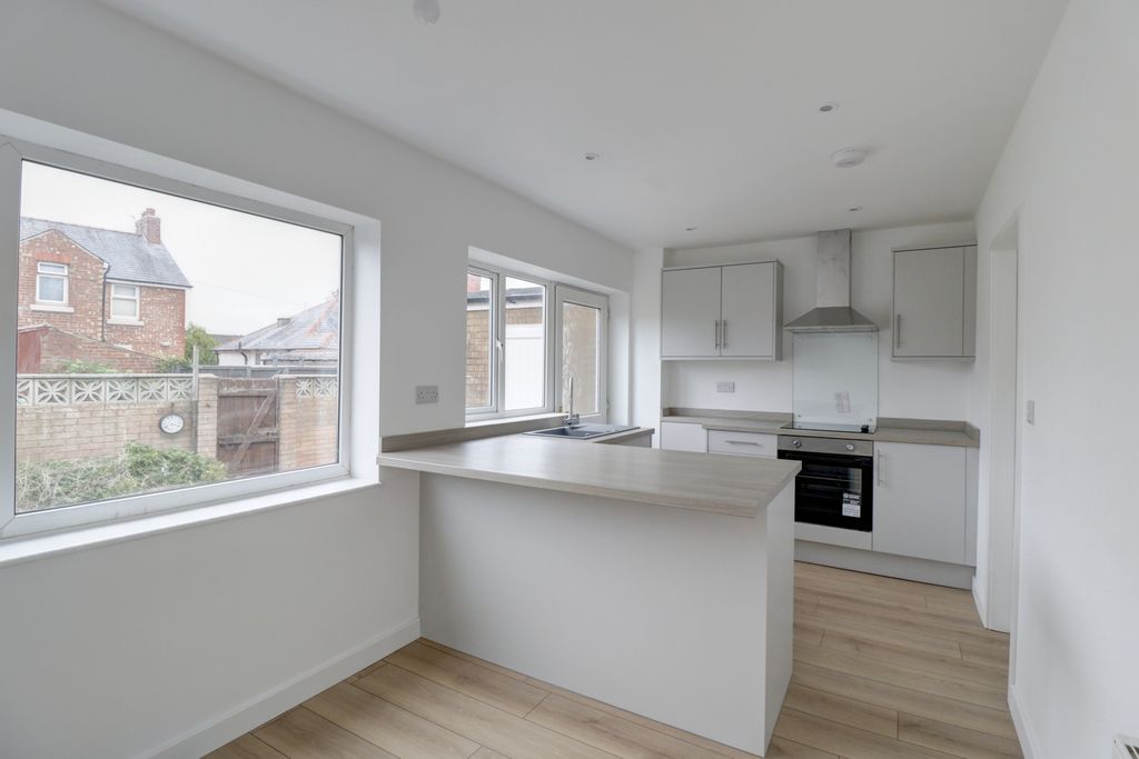 Property photo 3 of 18 Kitchen 1.2