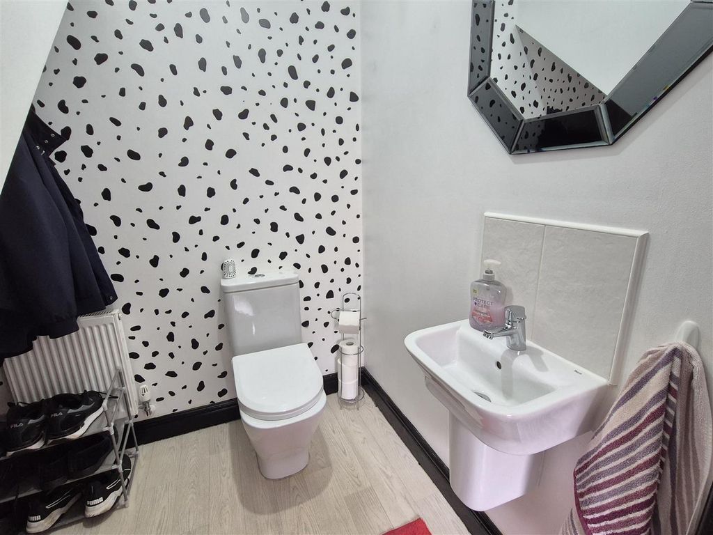 Property photo 3 of 22 WC