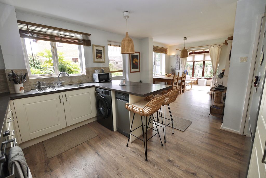 Property photo 2 of 28 4