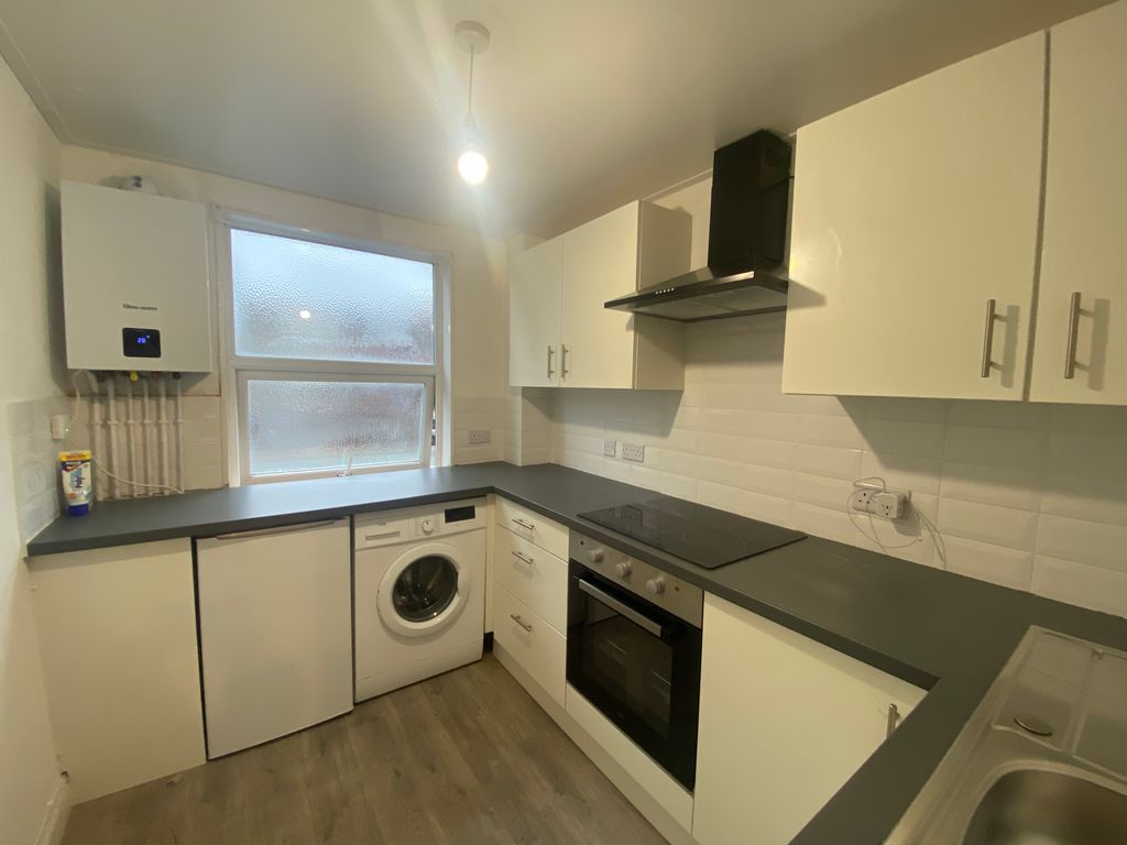 Property photo 3 of 8 Kitchen