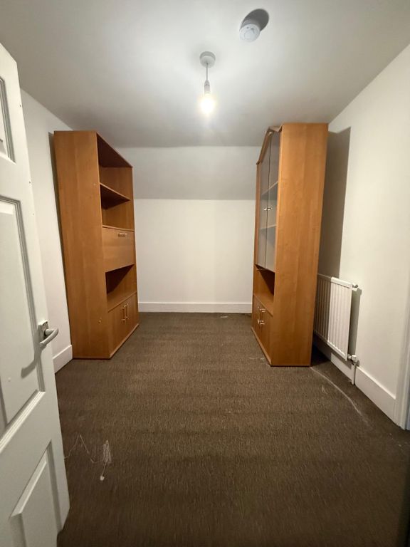 Property photo 3 of 11 Study Room