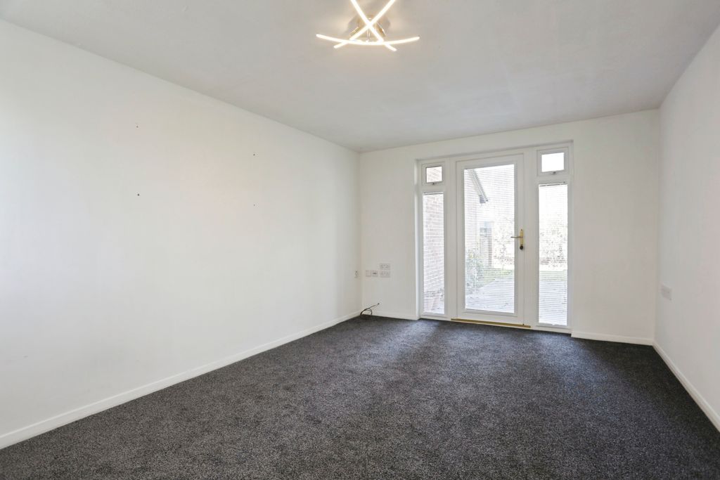 Property photo 1 of 10 Lounge