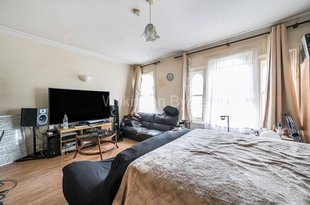 Property photo 3 of 23