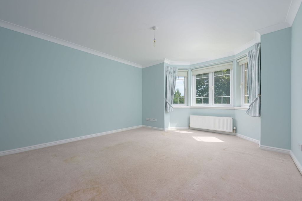 Property photo 2 of 27