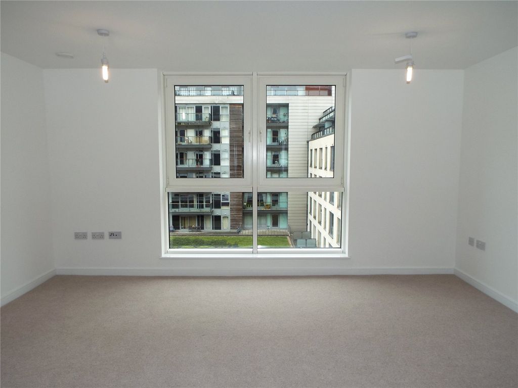 Property photo 3 of 9 Living/Dining Area