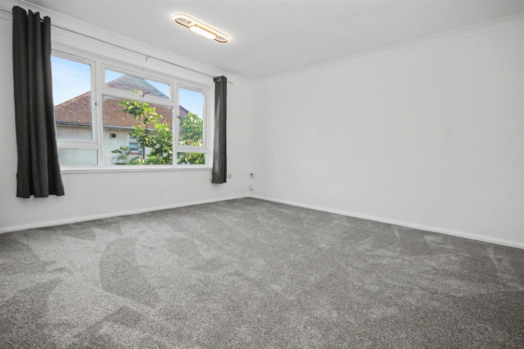 Property photo 3 of 8 Img_8406.Jpg