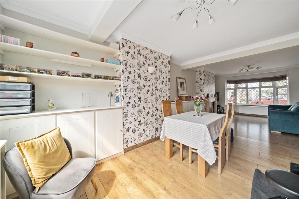 Property photo 2 of 15 Aragon Road