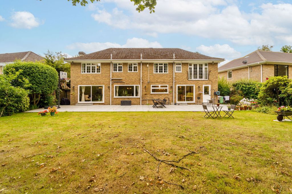 Property photo 2 of 25