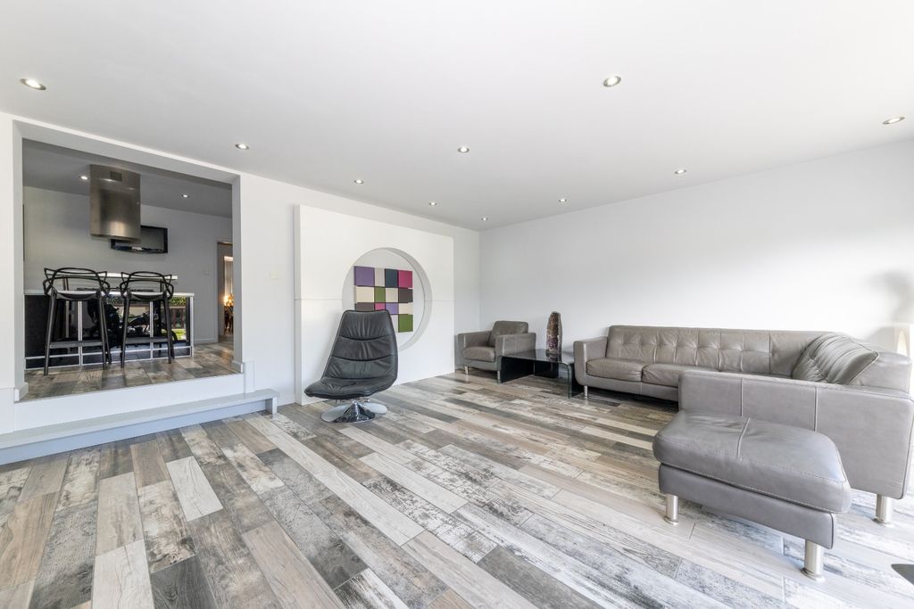 Property photo 2 of 27 4550301