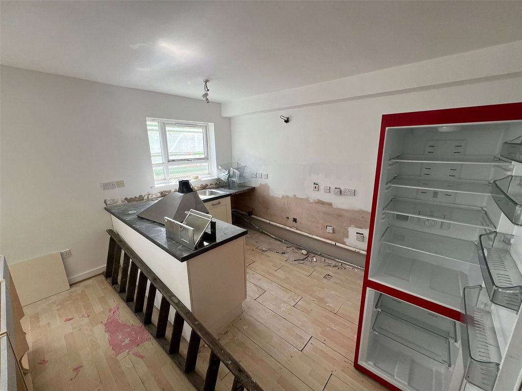 Property photo 3 of 14 Picture No. 02