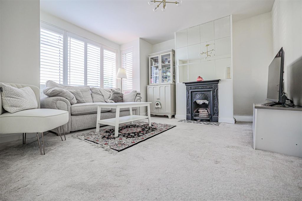 Property photo 2 of 28 980A3294-1.Png