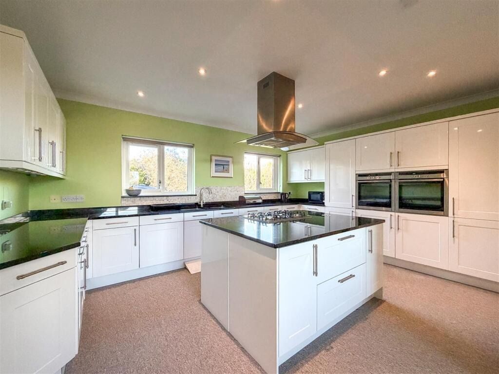 Property photo 3 of 28 4843092