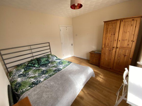 Property photo 2 of 17 Bedroom