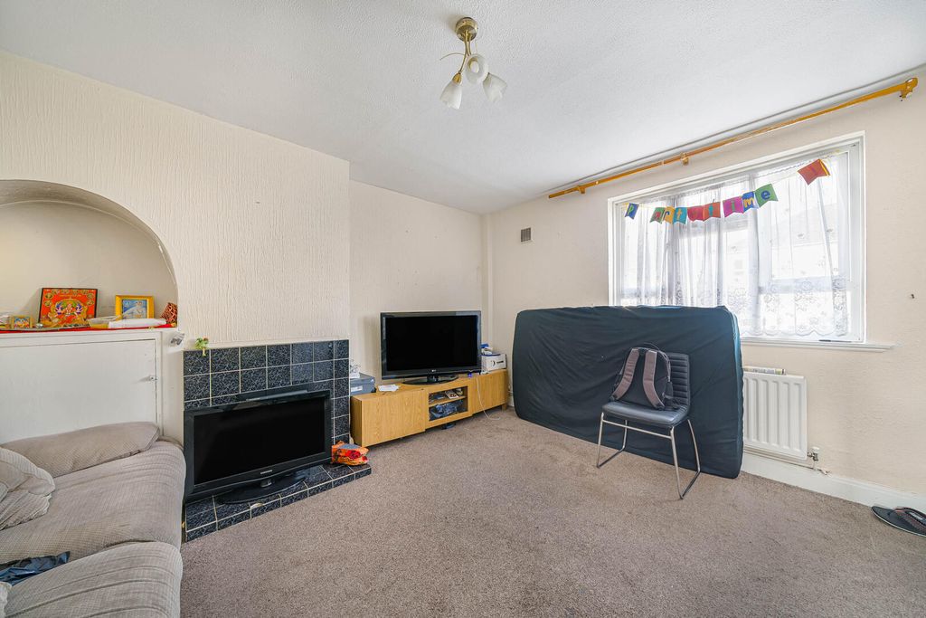 Property photo 3 of 10 Living Room