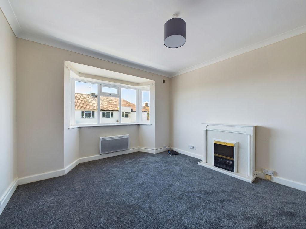 Property photo 3 of 7 Lounge