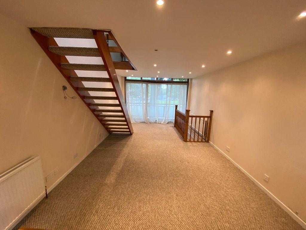 Property photo 3 of 10 Open Plan Lounge