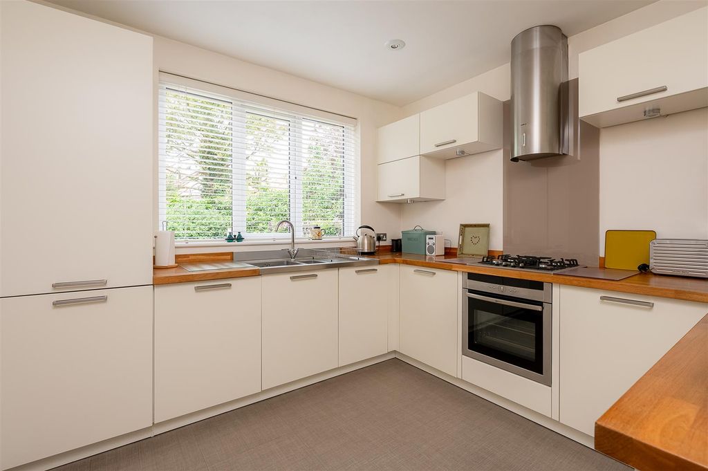 Property photo 3 of 20 Kitchen