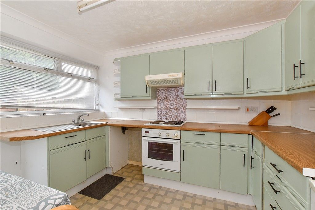 Property photo 2 of 12 Kitchen