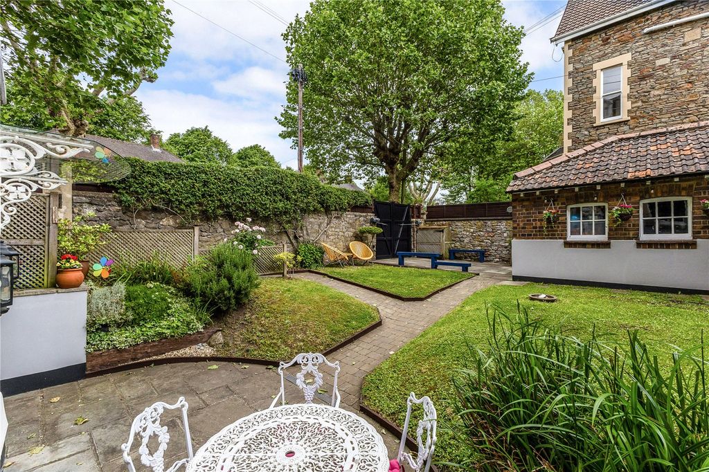 Property photo 2 of 14 Garden