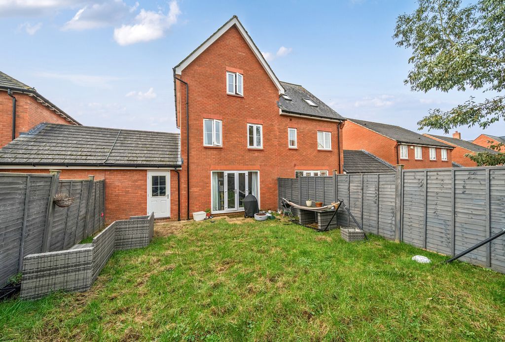 Property photo 1 of 13 1404949-10-698B0F...