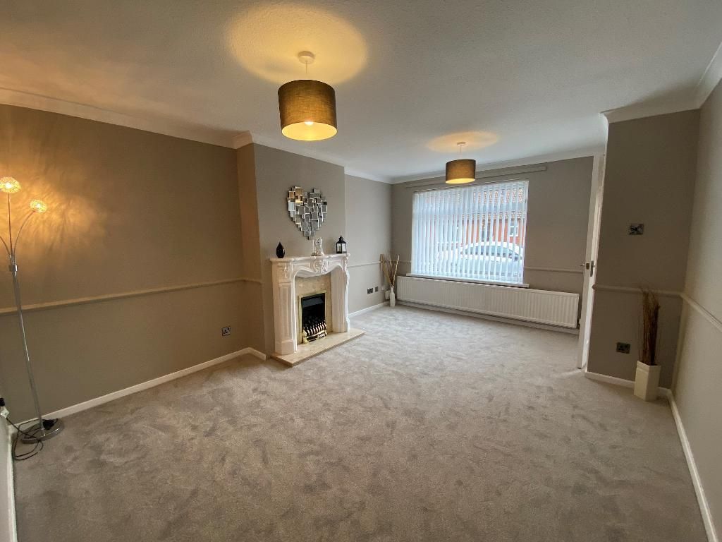 Property photo 3 of 16 Lounge