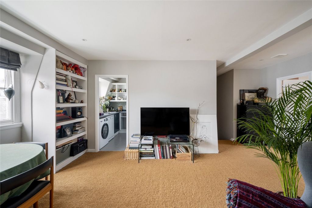 Property photo 3 of 8 Picture No. 06