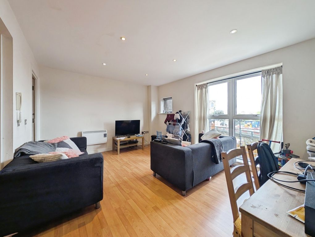 Property photo 2 of 11 Pbox-Img.Jpg