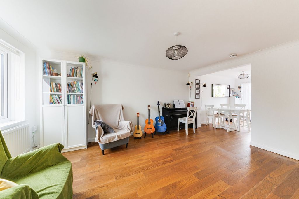 Property photo 2 of 17