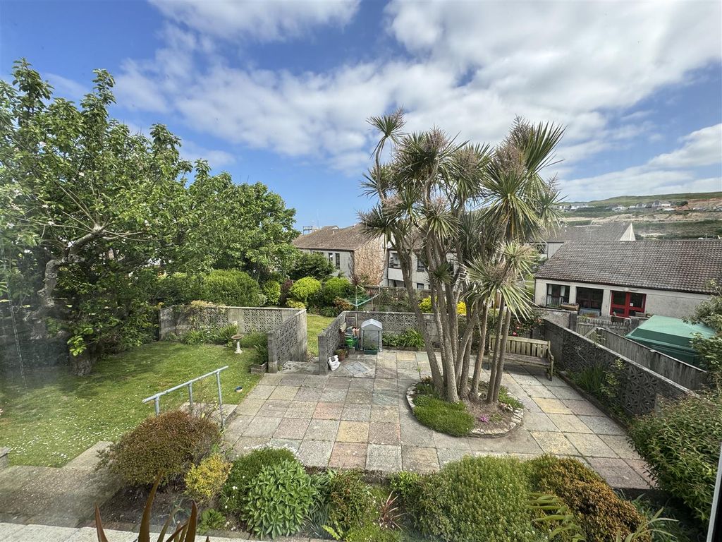 Property photo 2 of 17 Upper Garden