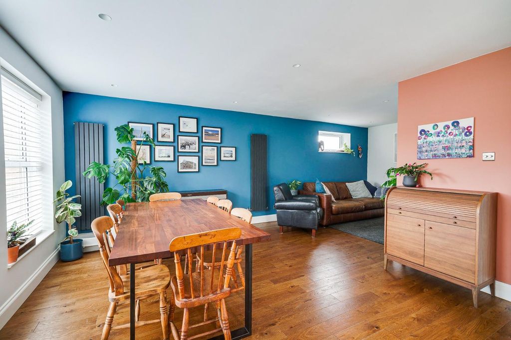 Property photo 3 of 24