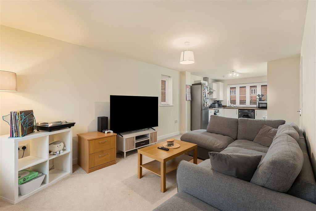 Property photo 2 of 14 34 Maiden Road, Bodicote-4.Jpg
