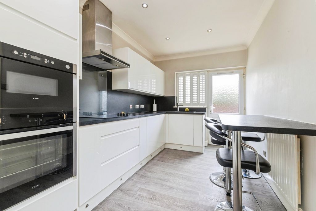 Property photo 3 of 15 Pbox-Img.Jpg