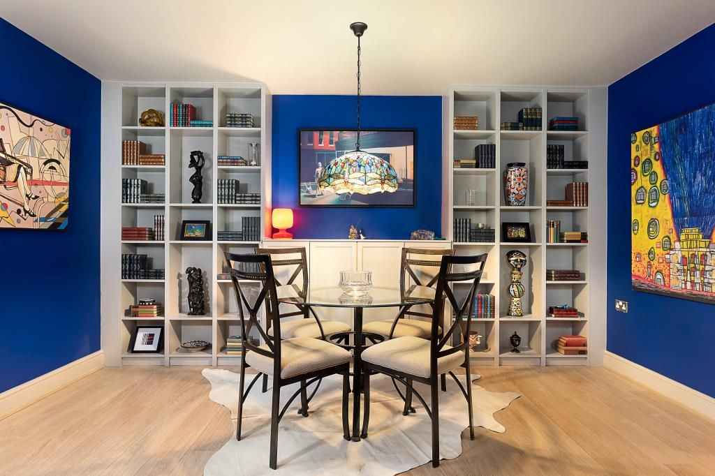 Property photo 2 of 10 Living-Room