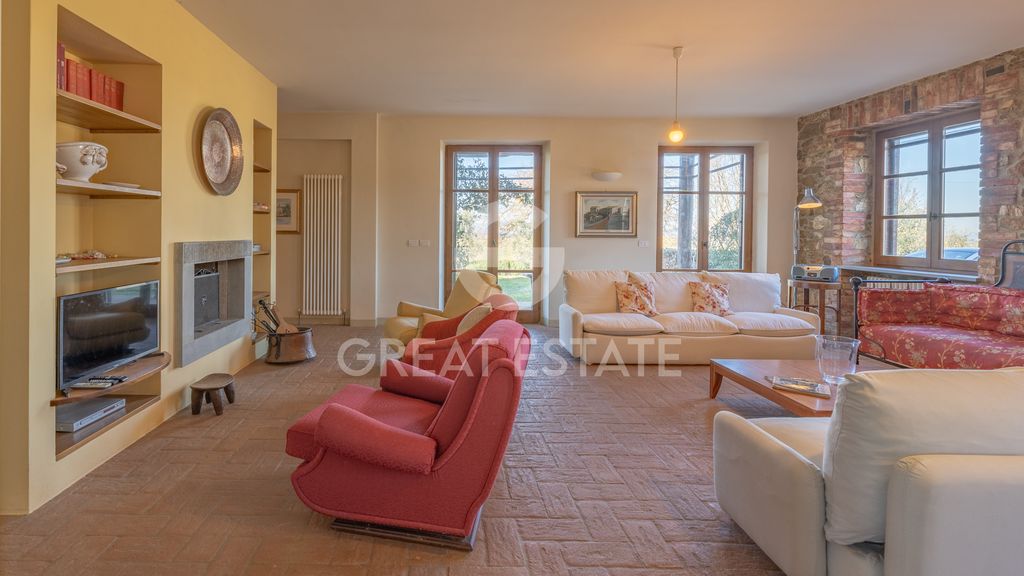 Property photo 2 of 77 Interiors