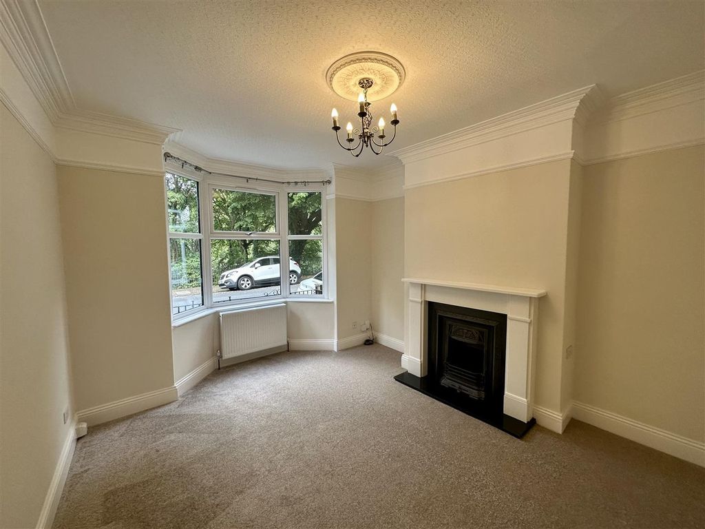 Property photo 2 of 11 Lounge