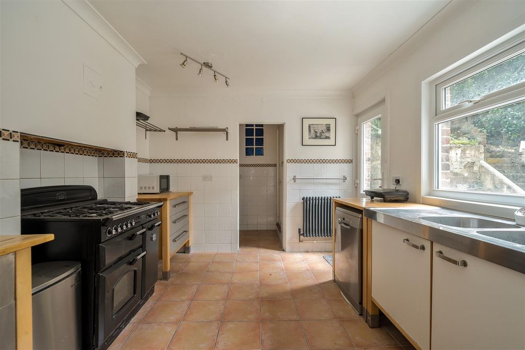 Property photo 3 of 22 Kitchen
