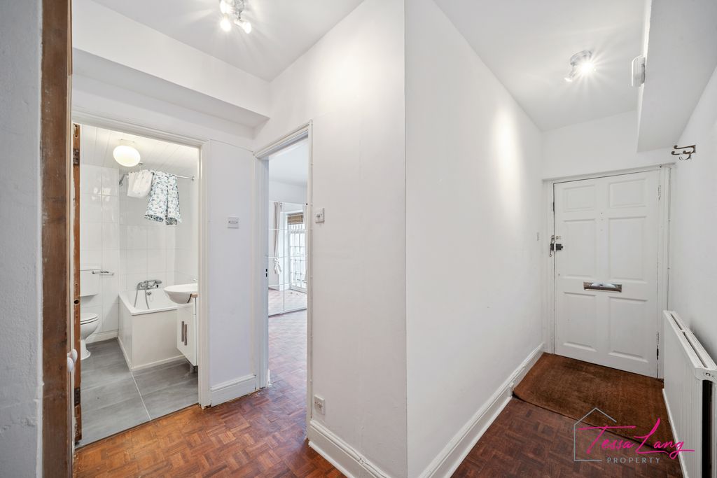 Property photo 3 of 12 Spacious Hallway