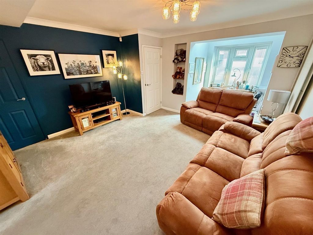 Property photo 3 of 19 Living Room 2